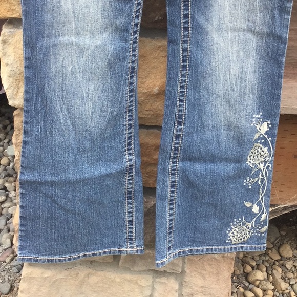 Fashion Bug Denim - Fashion bug embroidered jeans cowgirl boho rodeo travel farmer’s market rodeo
